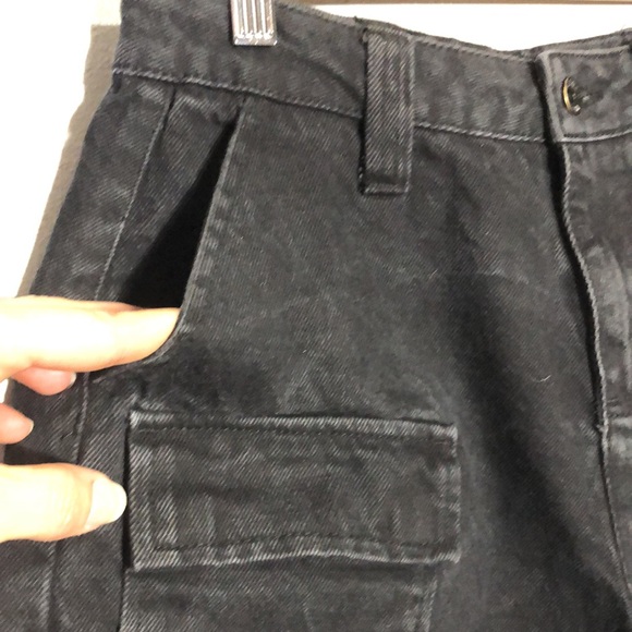 HOT TOPIC | Women’s Black High Waisted Asymmetrical Flap Pockets Shorts size 5 - Picture 3 of 11